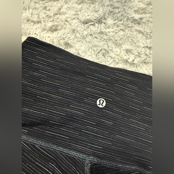 Lululemon wunder under black white ombré size 6 31” length - Picture 5 of 7